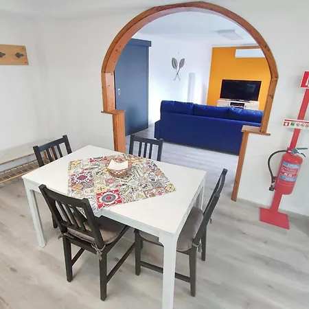 Modern 2Br Ground-Floor Flat Bbq Patio Parking 蓬塔德尔加达