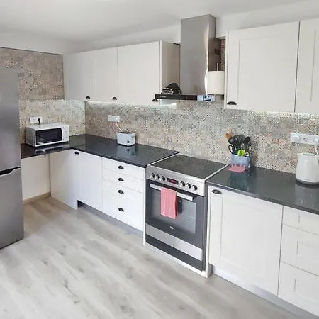 Modern 2br Ground-floor Flat Bbq Patio Parking