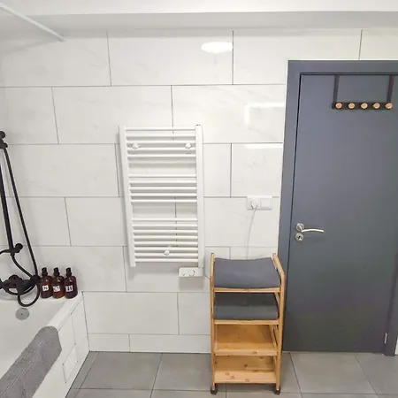 Modern 2br Ground-floor Flat Bbq Patio Parking Ponta Delgada (Sao Miguel)